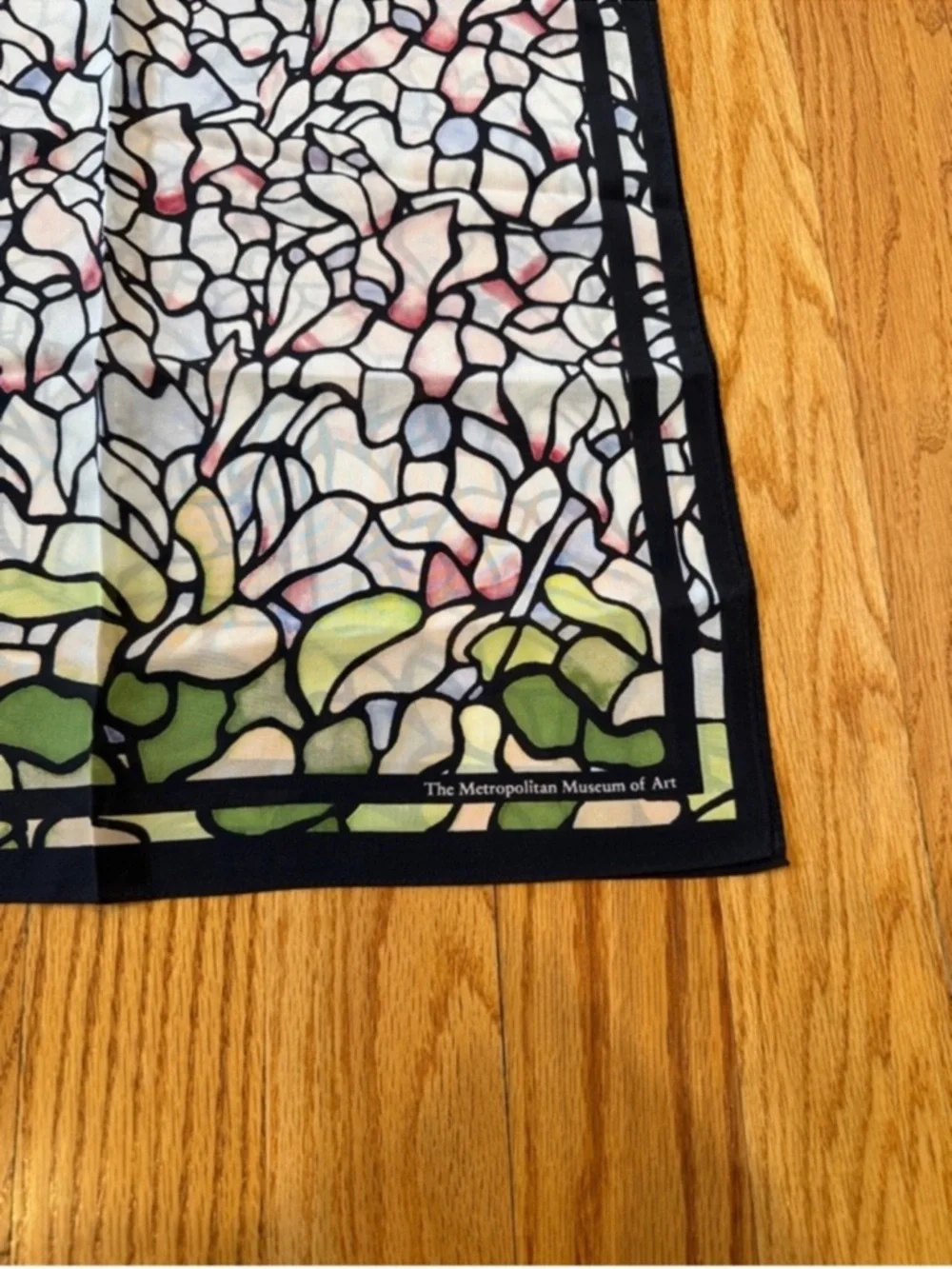 New The Metropolitan Museum of Art Oblong Silk Scarf - Picture 3 of 4
